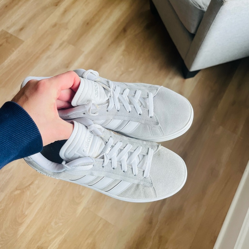 ADIDAS tennis shoe size 9 - Picture 2 of 8